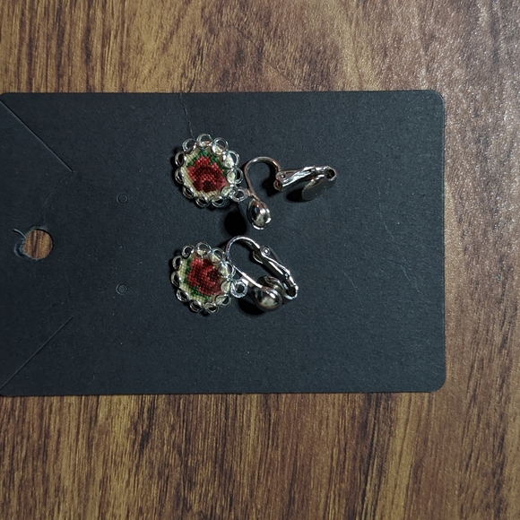 5/20$ clip on embroidery earrings - Picture 2 of 2